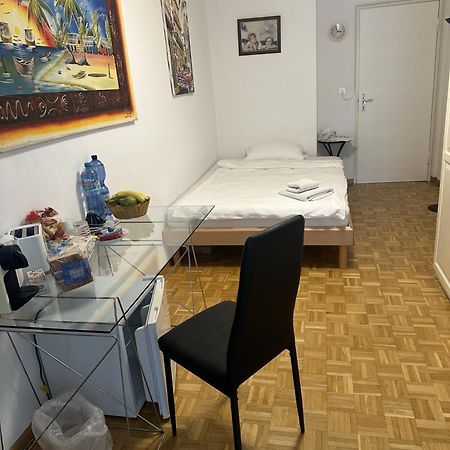 Schoenes Zimmer In Der City Basileia Exterior foto